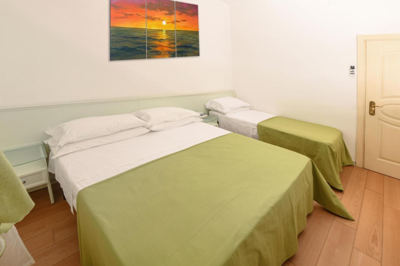Hotel La Rosa Католика Екстериор снимка