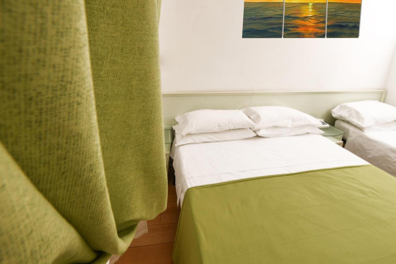 Hotel La Rosa Католика Екстериор снимка