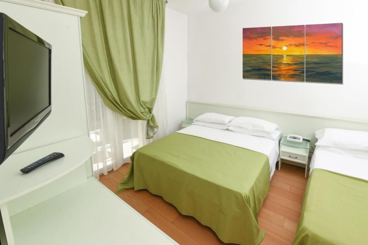 Hotel La Rosa Католика Екстериор снимка