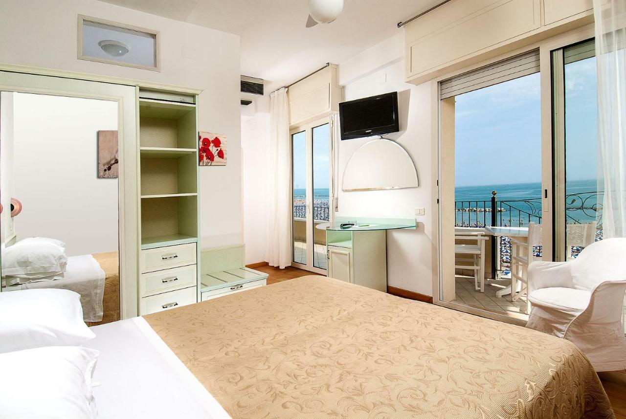 Hotel La Rosa Католика Екстериор снимка