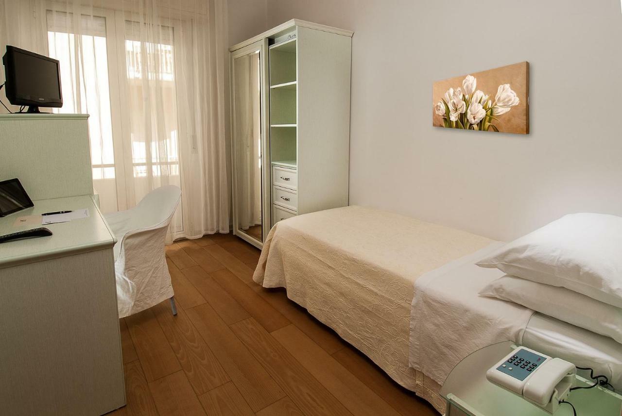 Hotel La Rosa Католика Екстериор снимка