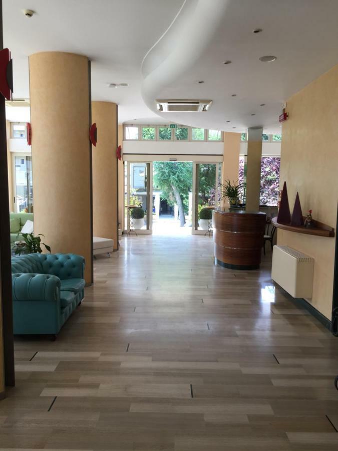 Hotel La Rosa Католика Екстериор снимка