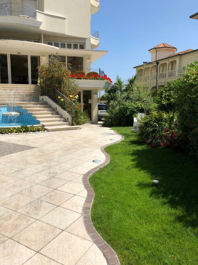 Hotel La Rosa Католика Екстериор снимка