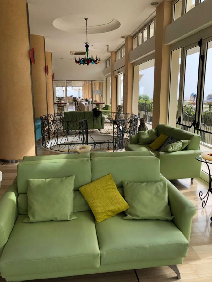 Hotel La Rosa Католика Екстериор снимка