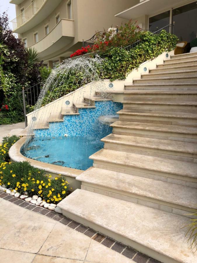 Hotel La Rosa Католика Екстериор снимка