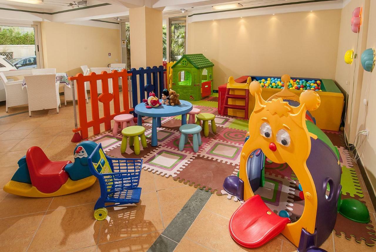Hotel La Rosa Католика Екстериор снимка