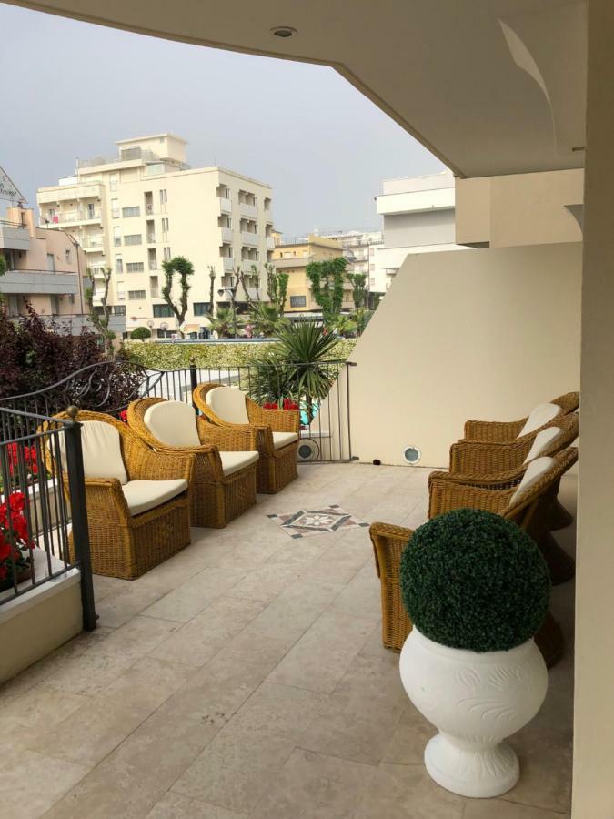 Hotel La Rosa Католика Екстериор снимка